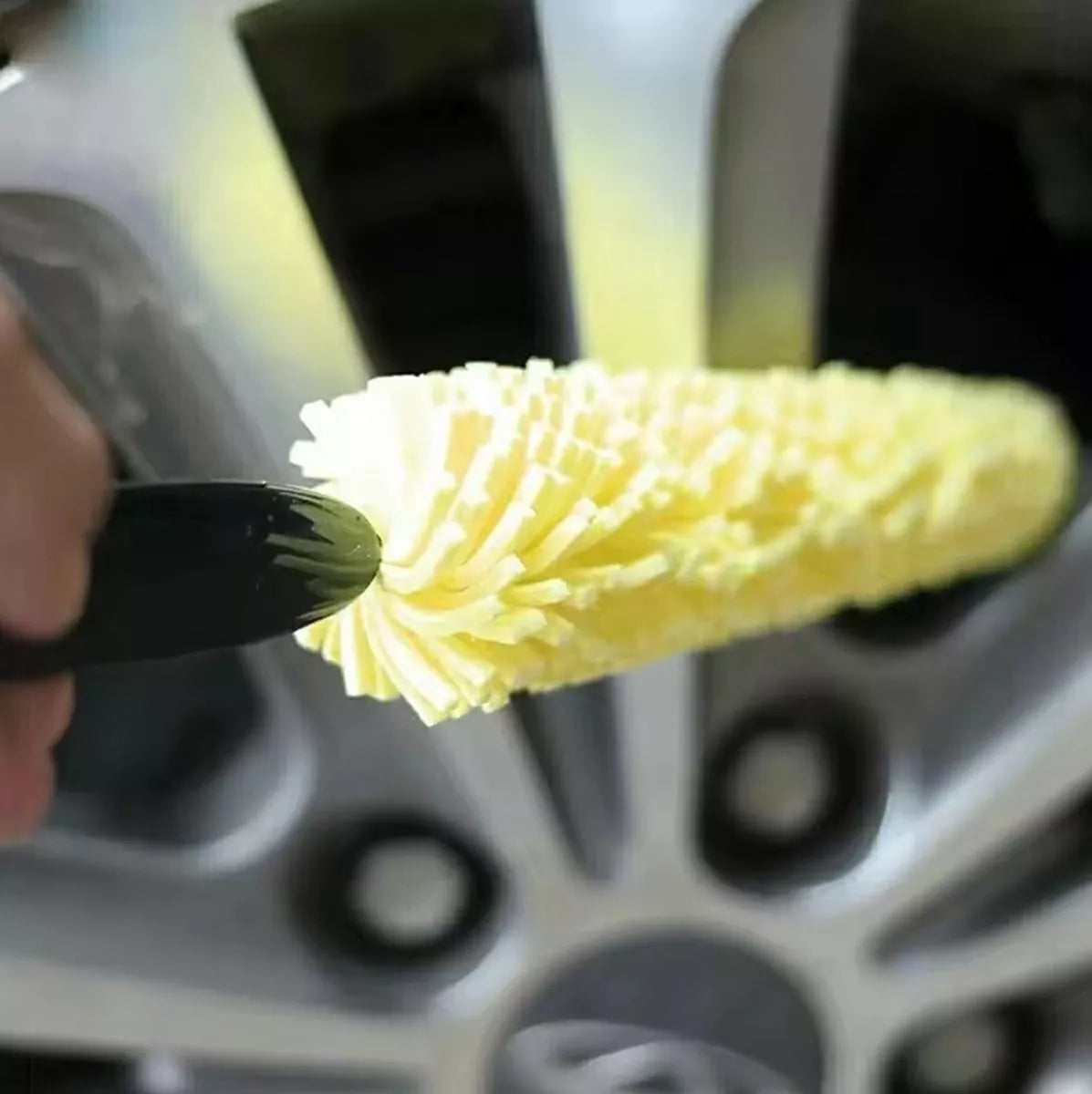 Čisticí nástavec na čištění ráfků automobilu