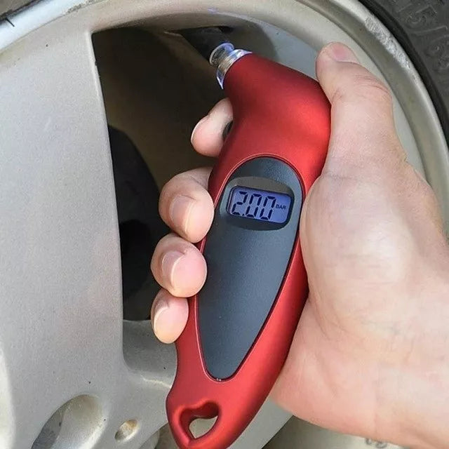 Měřič tlaku vzduchu v pneumatikách