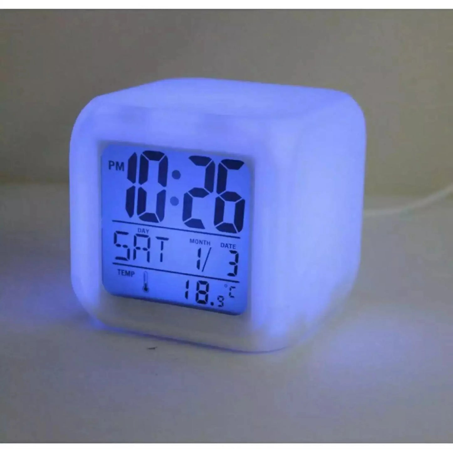 Elektronické hodiny s měnícími se barvami