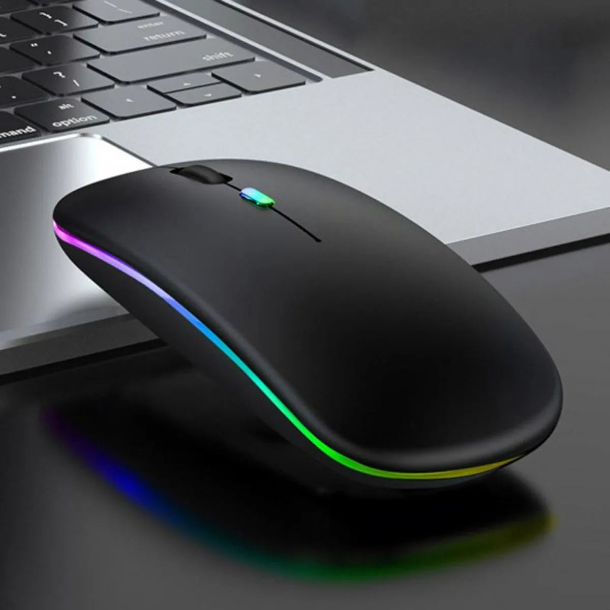 Bezdrátová myš s RGB LED podsvícením.