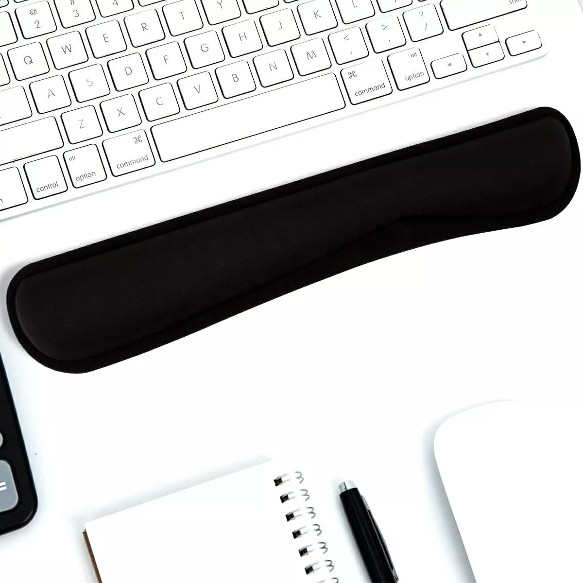 Ergonomicky tvarovaná gelová podložka pod klávesnici