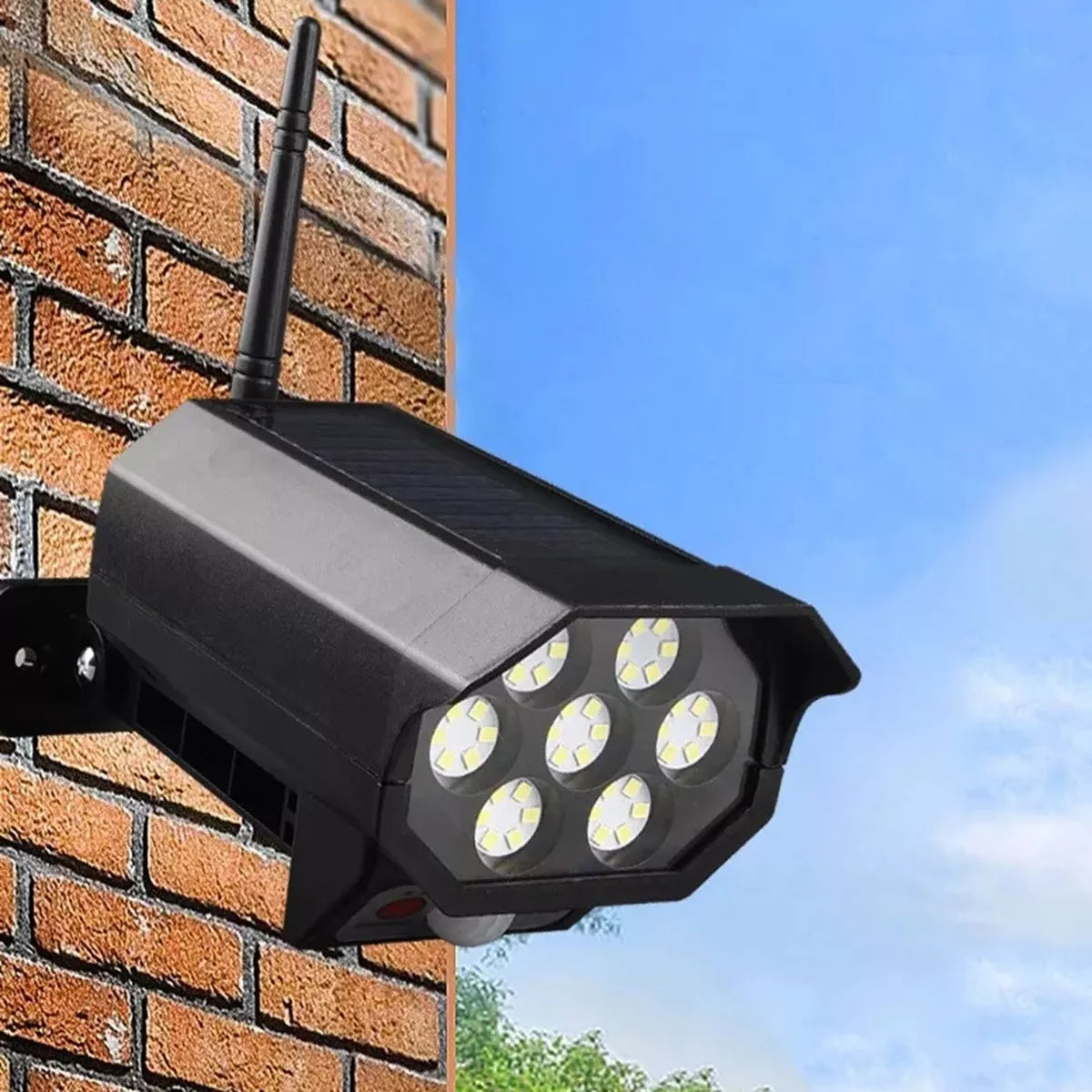 Imitace kamery s LED svítidlem