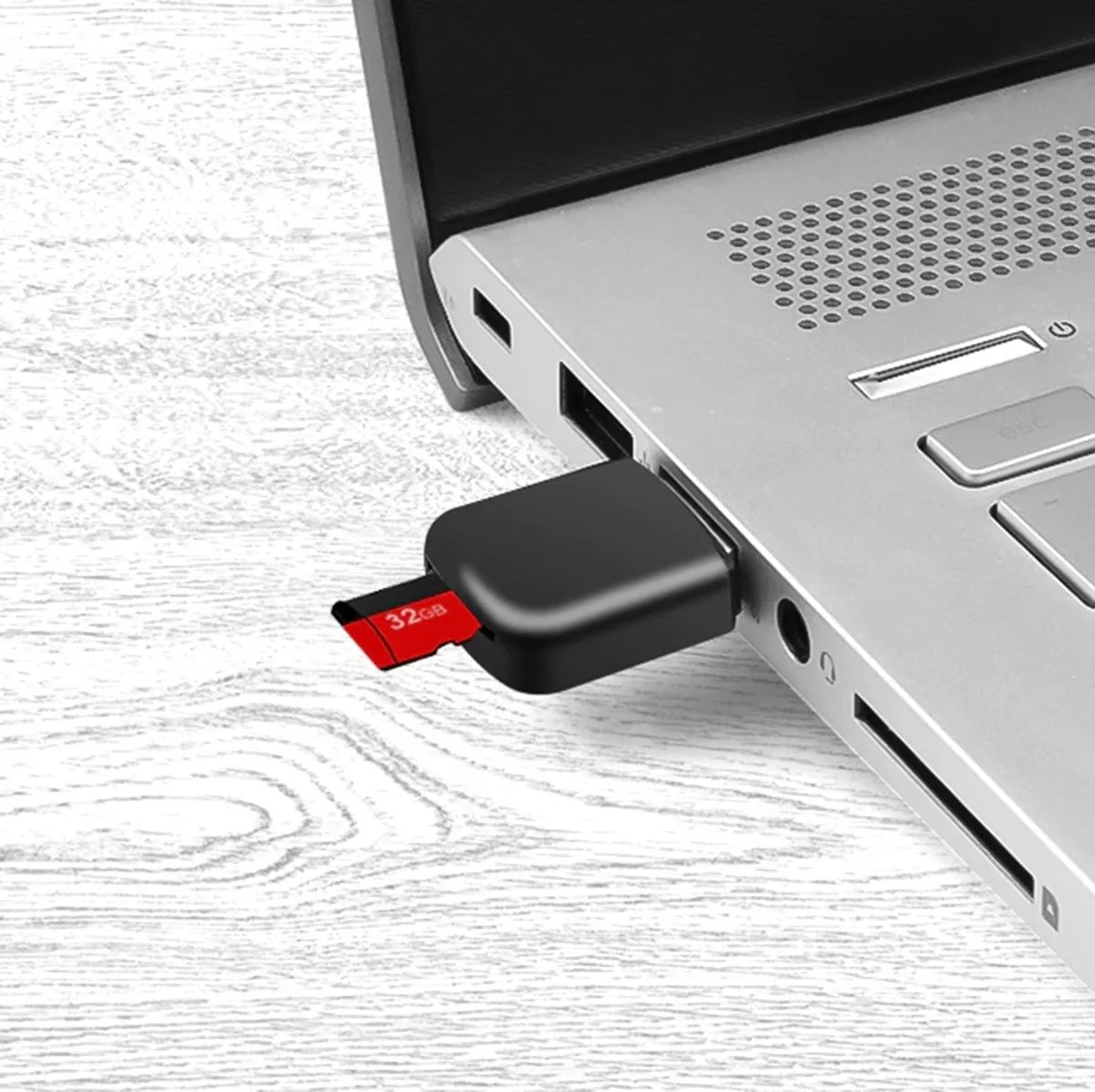 Čtečka paměťových karet microSD/TF