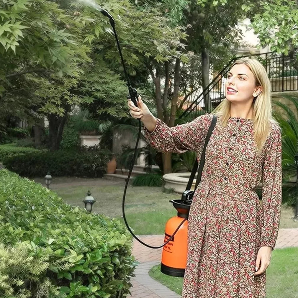 Ruční tlakový zahradní postřikovač 5 l