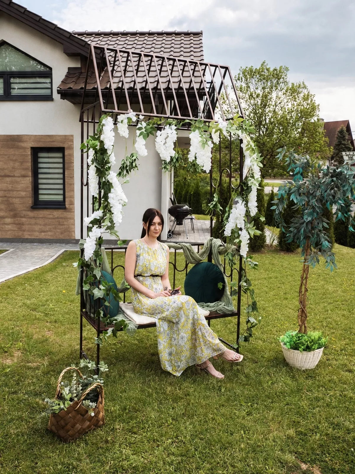 Zahradní pergola s lavičkou, antická hnědá barva, kovová