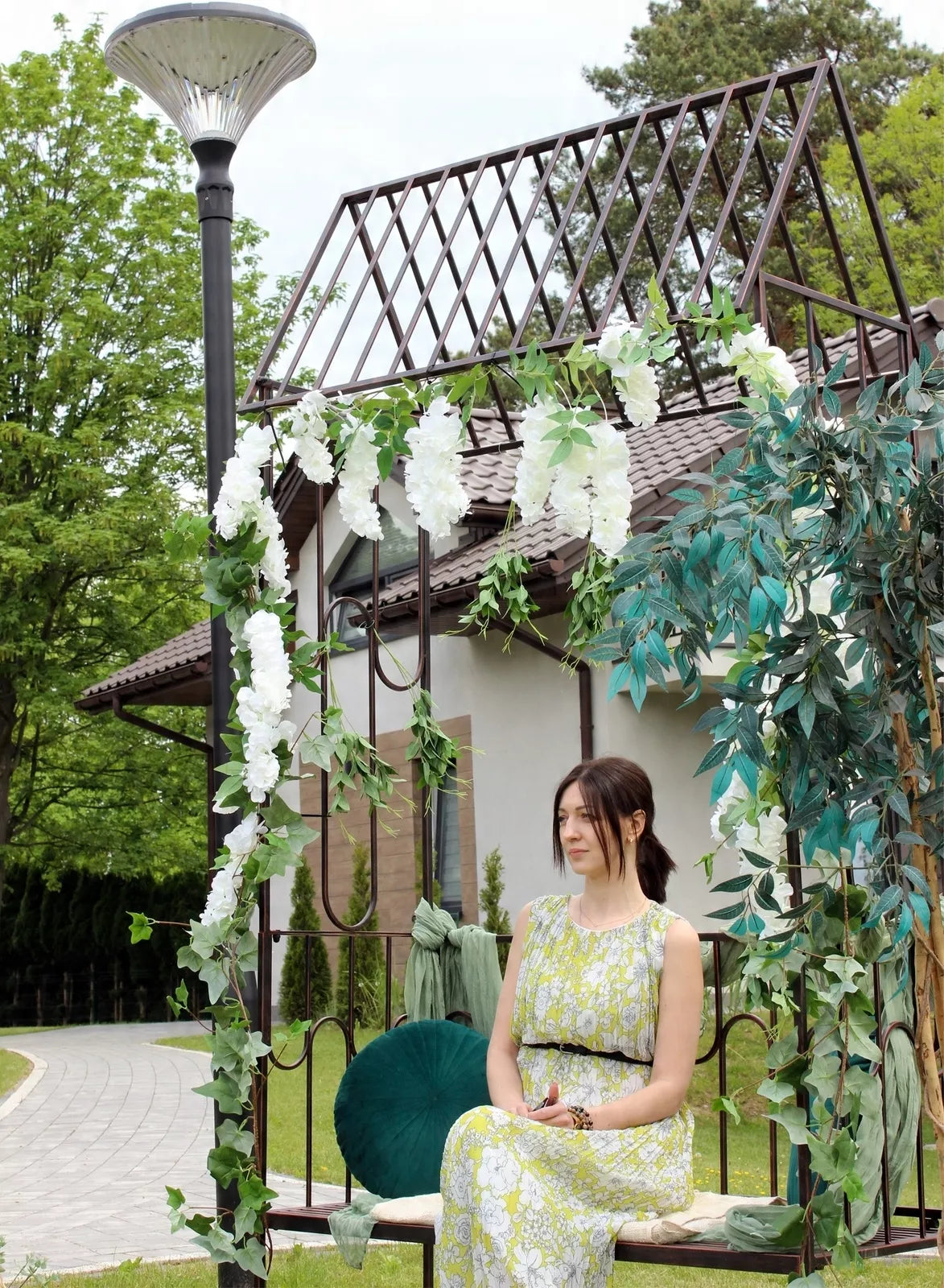 Zahradní pergola s lavičkou, antická hnědá barva, kovová