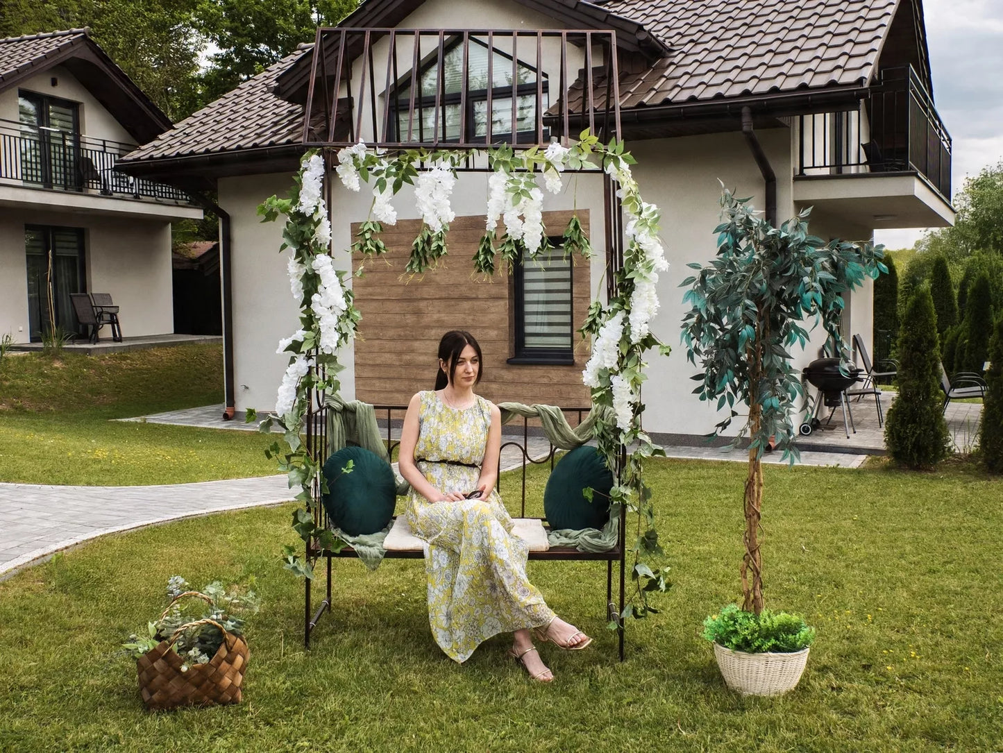 Zahradní pergola s lavičkou, antická hnědá barva, kovová
