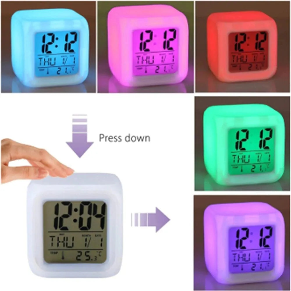 Elektronické hodiny s měnícími se barvami