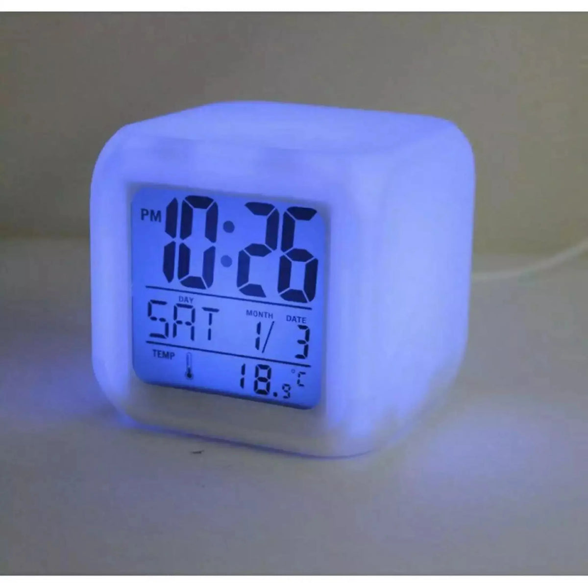 Elektronické hodiny s měnícími se barvami