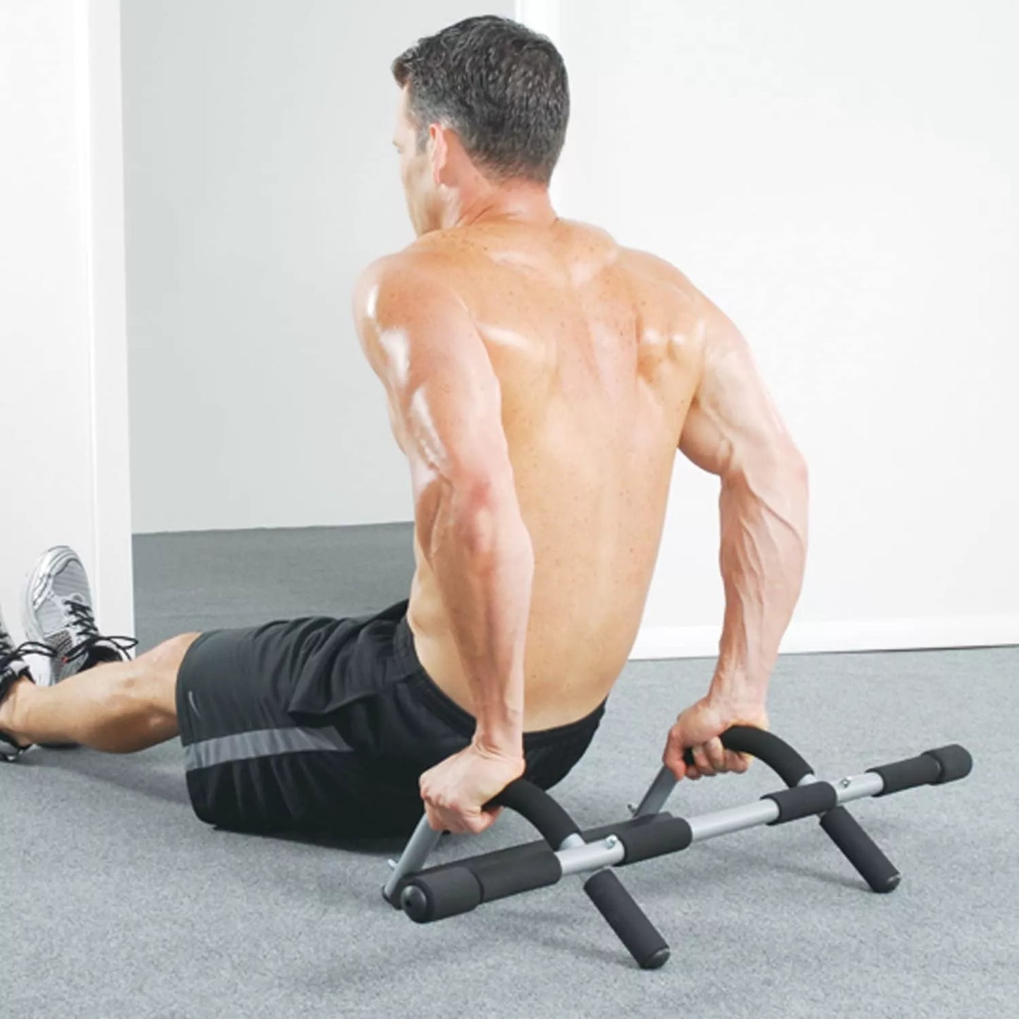 TRENAŽÉR HORIZONTÁLNÍ TYČ "IRON GYM"