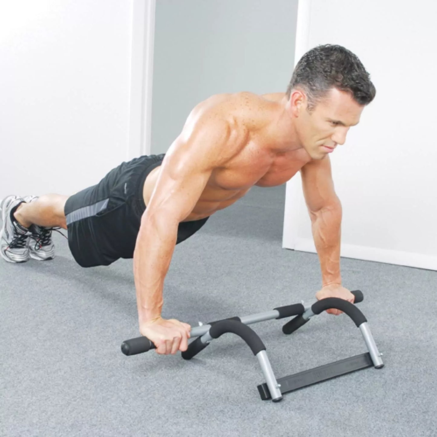 TRENAŽÉR HORIZONTÁLNÍ TYČ "IRON GYM"