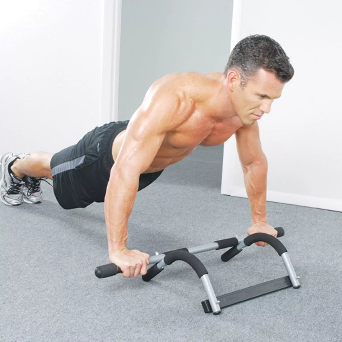 TRENAŽÉR HORIZONTÁLNÍ TYČ "IRON GYM"